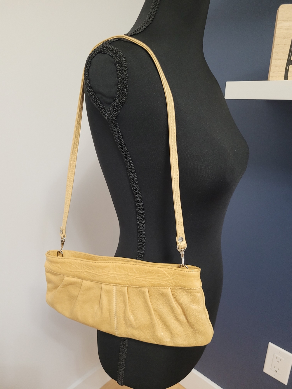 134 - Y2K ALDO Tan Leather Baguette Shoulder Bag - Made in Canada